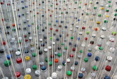 Поделки из пластиковых бутылок для дачи (57 фото)